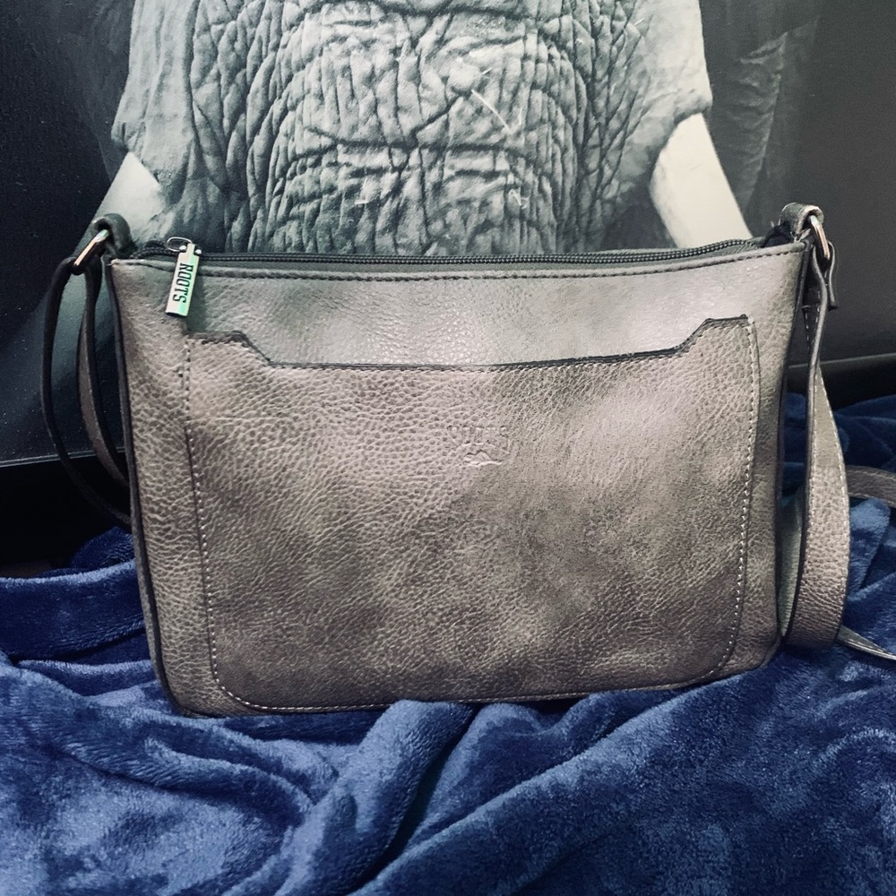 ROOTS distressed grey crossbody bag EUC 😀